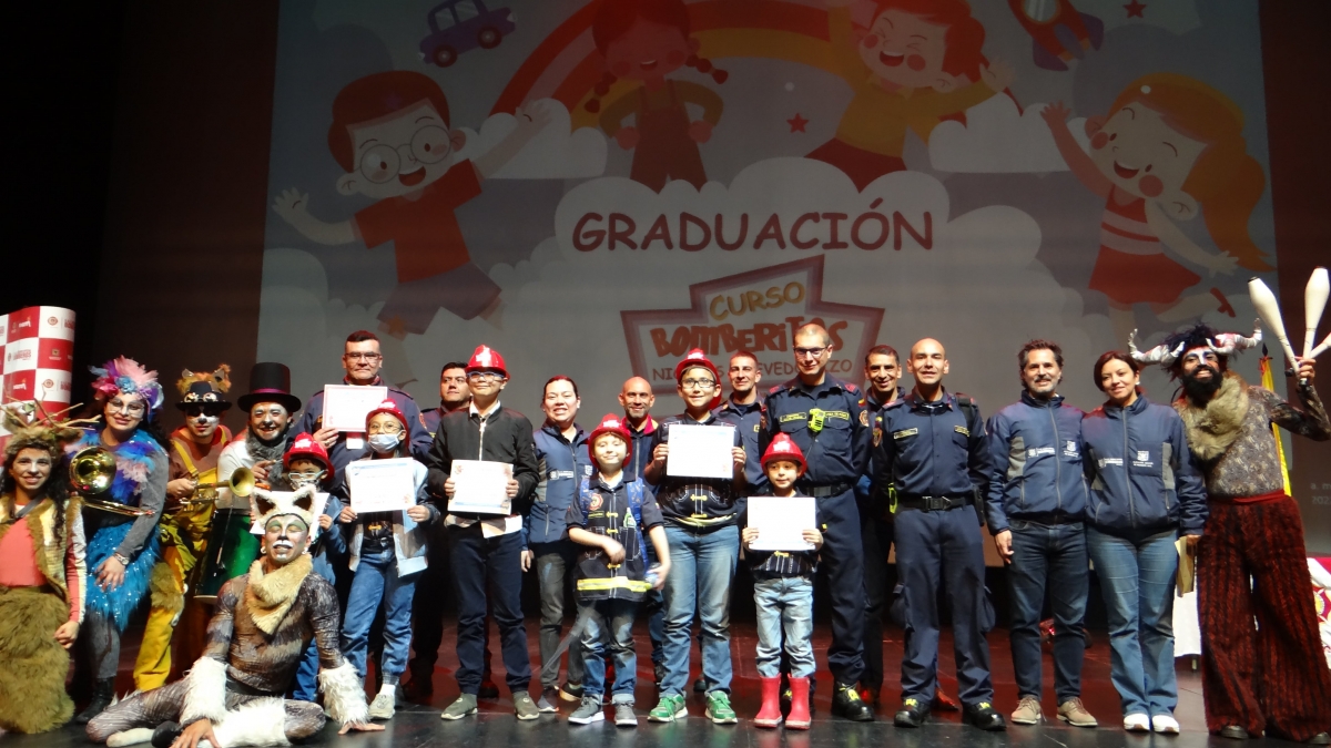 Gradacuación Bomberits Caobos Salazar-B13 y Bicentenario-B14