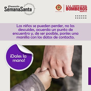 mano de adulto sujeta a mano de niño