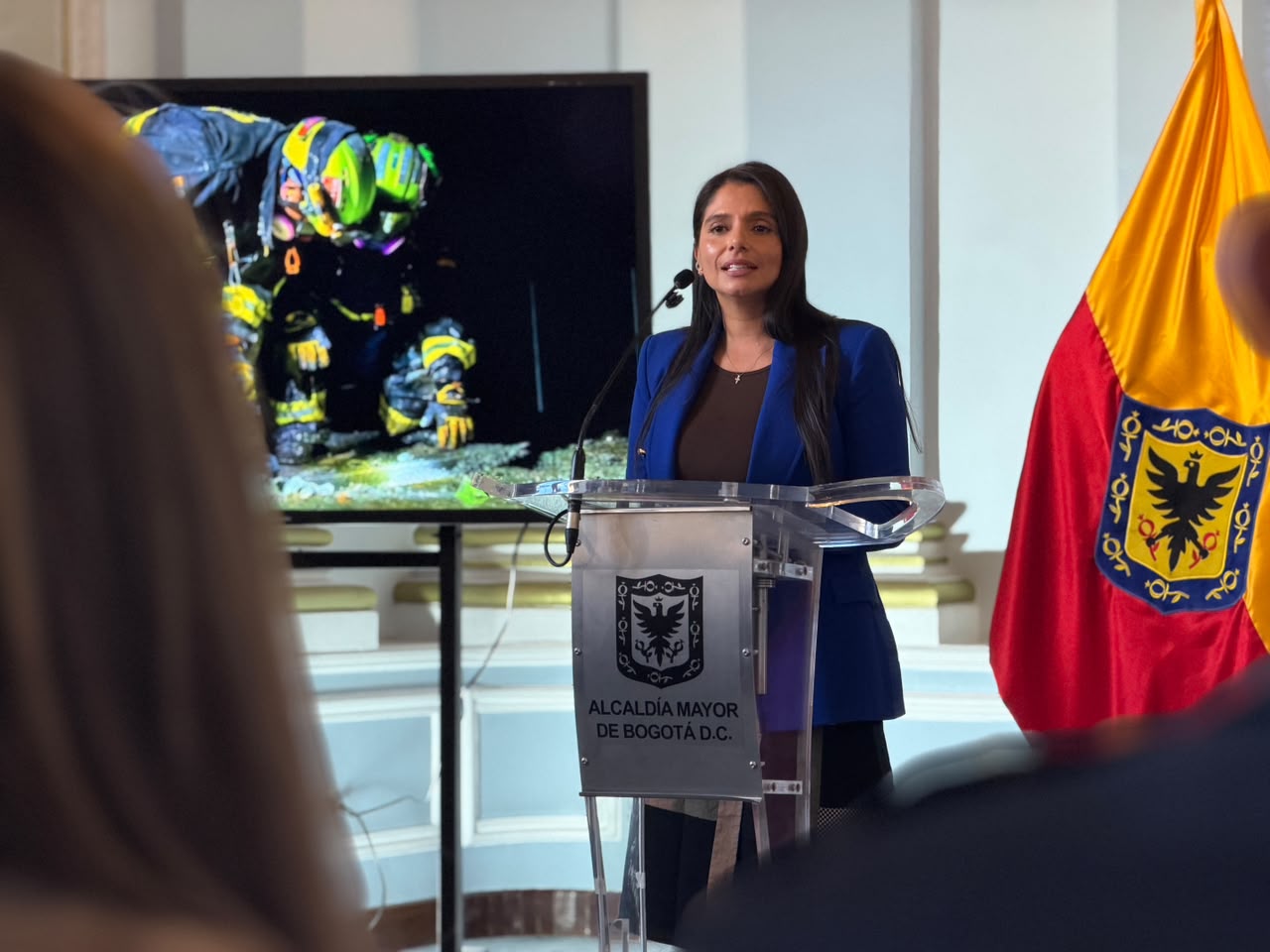 Bogotá condecoró a bomberos que salvaron vidas en Venezuela