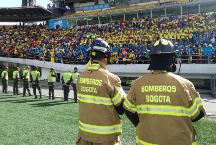 Bomberos acompañan evento de aglomeración