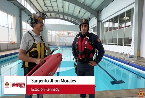 Junto al Grupo Especializado de Rescate y Salvamento Acuático